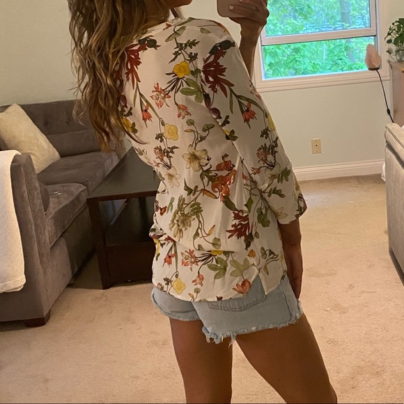 Zara V-Neck Floral Blouse - Picture 13 of 16